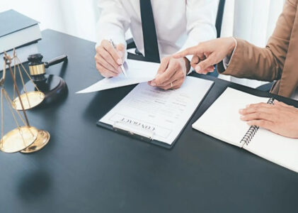 Odvetnik za gospodarsko pravo za pomoč pri gospodarskih poslih